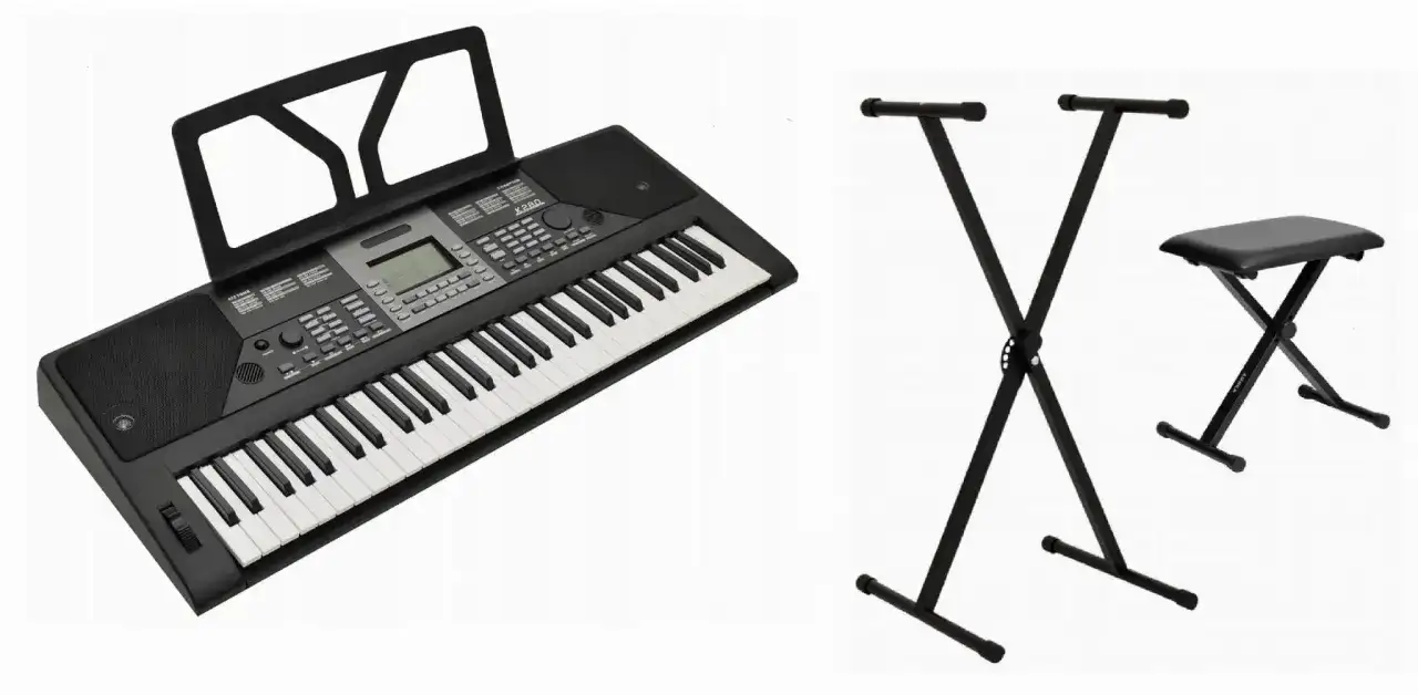 Keyboard z 61 klawiszami, stojak i stołek. Opis klawiszy na keyboardzie 61 klawiszy jest widoczny na zdjęciu.
