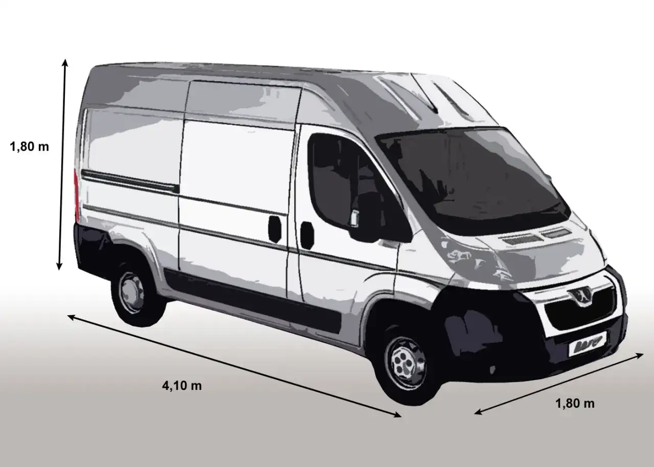 Biały van Peugeot Boxer, z wymiarami 4,10 m długości i 1,80 m wysokości, gotowy do transportu.