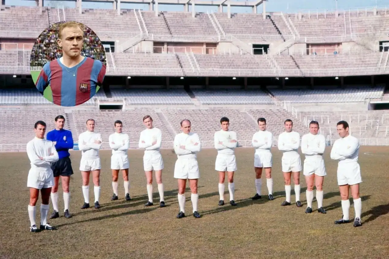Alfredo Di Stefano w koszulce Barcelony, obok drużyny w białych strojach na tle stadionu.