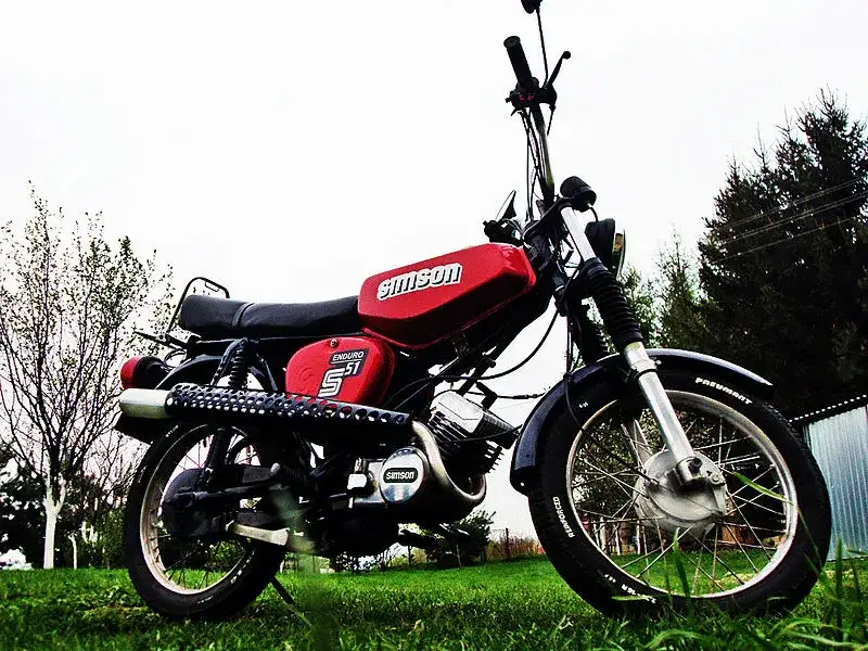 Ile kosztuje motorower? Odkryj ceny i modele, które warto znać