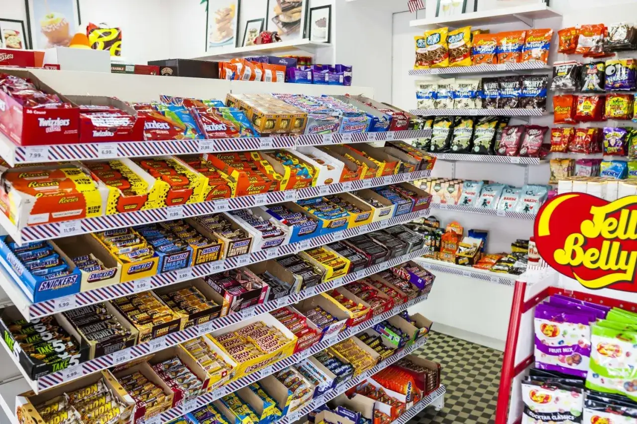 Candy co to za firma? Sklep pełen słodyczy: Snickers, Reese's, Twizzlers i wiele innych.