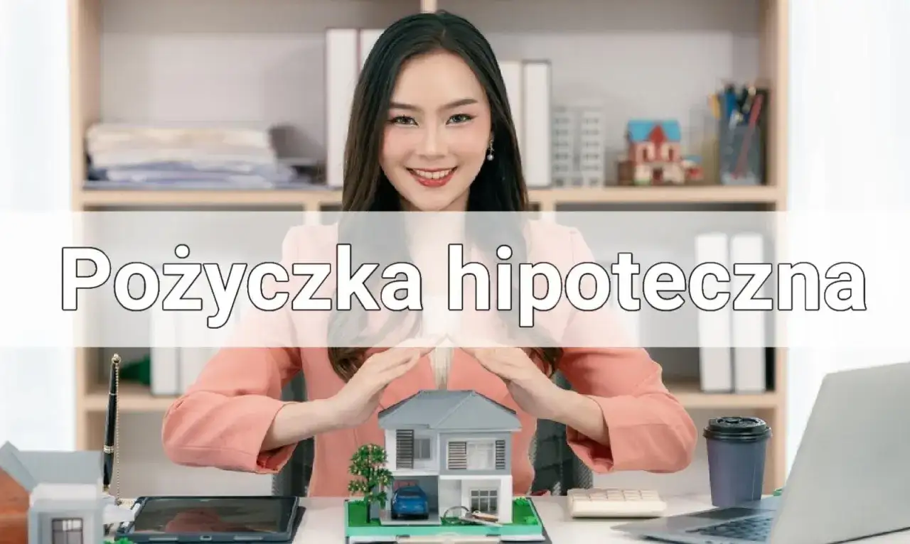 Kobieta chroni model domu, symbolizując bezpieczeństwo kredytu pod zastaw mieszkania.
