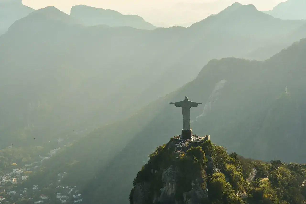 Ile trwa lot z Polski do Brazylii? Czas, który warto znać przed podróżą