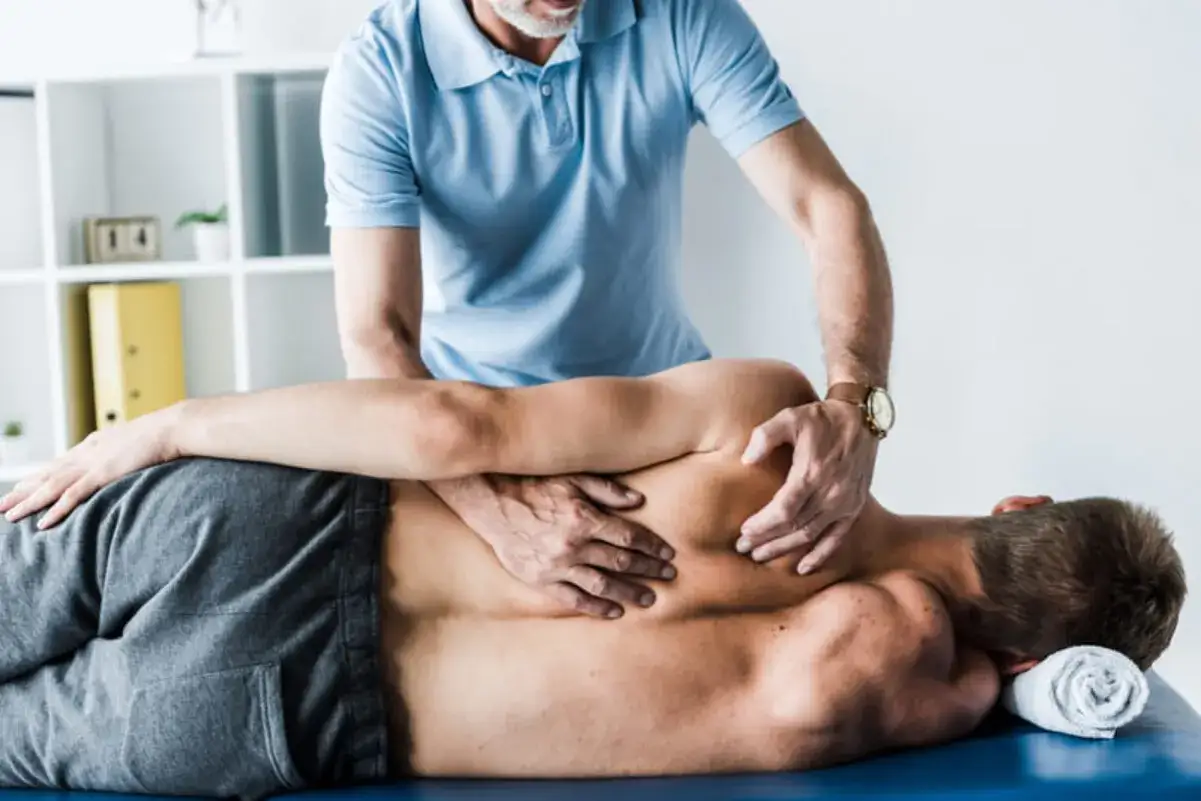 Fizjoterapia: Na czym polega? Odzyskaj sprawność i ulgę w bólu!