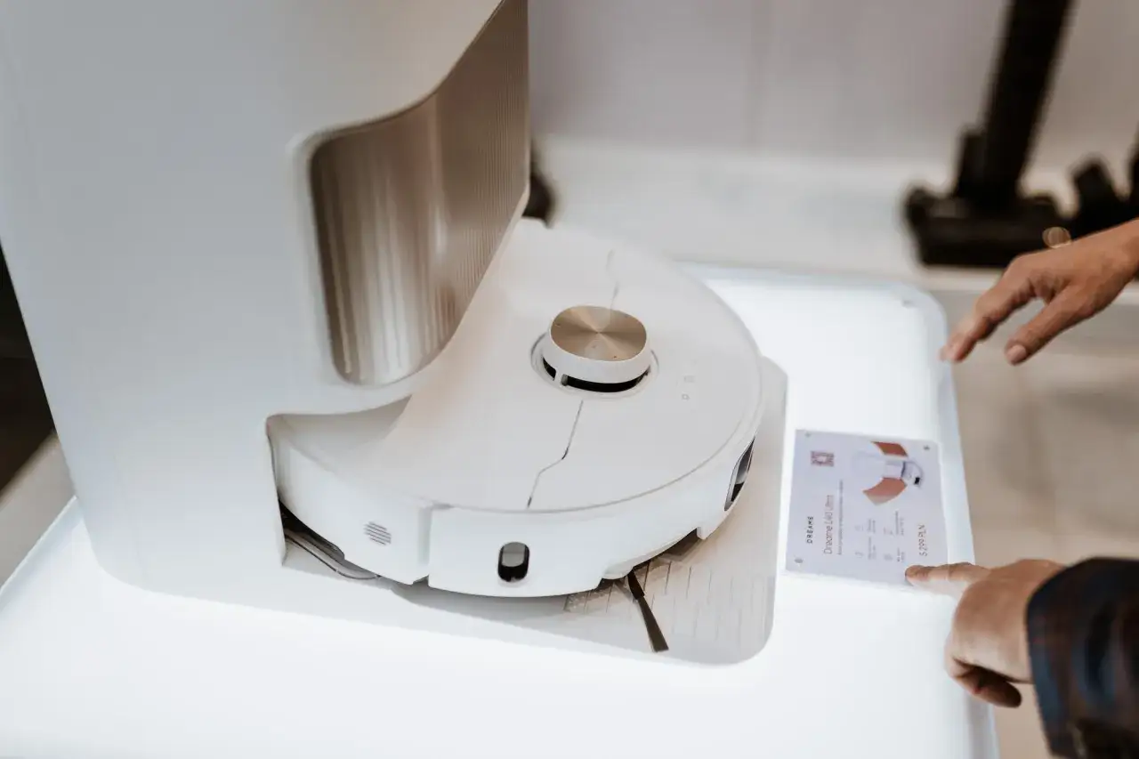 Robot sprzątający Dreame L40 Ultra. Czy to firma, która odmieni sprzątanie? Cena 5299 PLN.