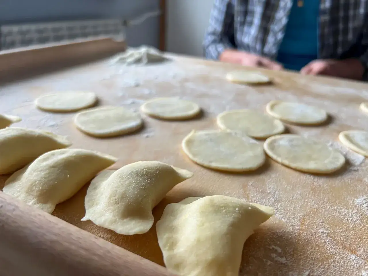 Ciasto na pierogi z mlekiem - przepis na pyszne, elastyczne ciasto