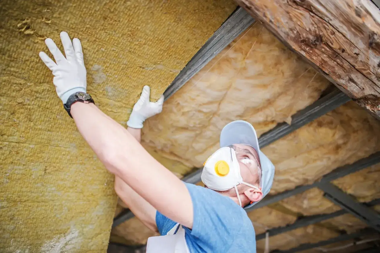 Jak ocieplić budynek skutecznie i tanio – najlepsze materiały i metody