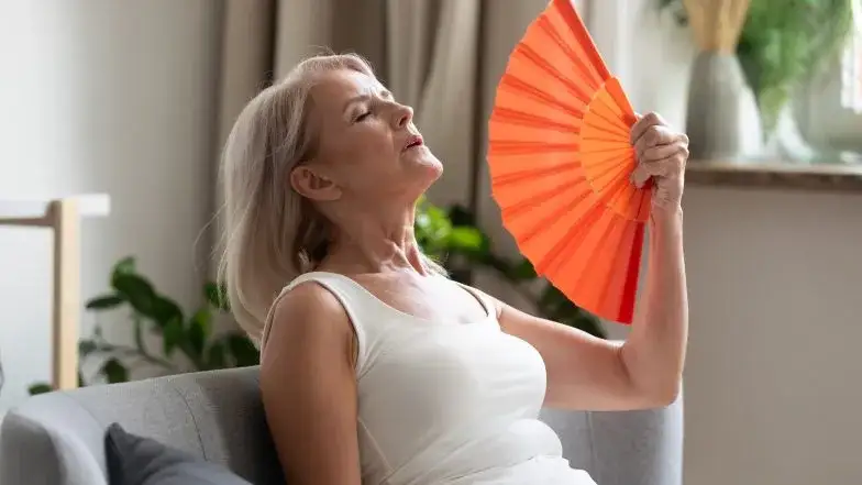 Menopauza: Co naprawdę wywołuje uderzenia gorąca?
