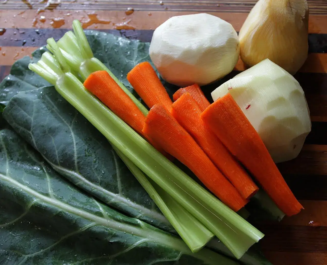 Ile kcal ma zupa jarzynowa z ziemniakami? Sprawdź kaloryczność!
