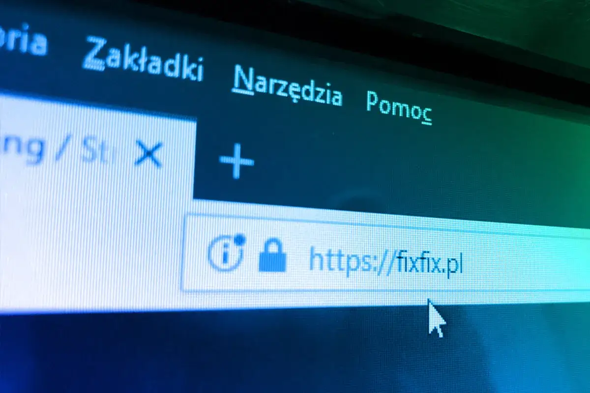 Ikona kłódki obok adresu https://fixfix.pl w pasku przeglądarki, symbol bezpiecznego połączenia.