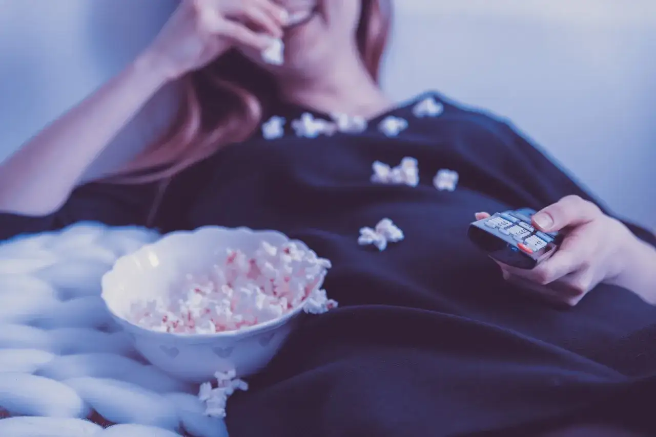 Filmy które trzymają w napięciu – najlepsze thrillery, które zaskoczą
