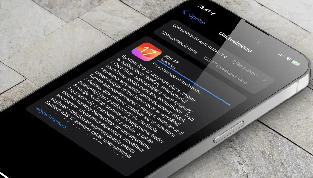 Ekran iPhone'a z informacją o przygotowaniu uaktualnienia do iOS 17. Widoczne nowe funkcje i ulepszenia.