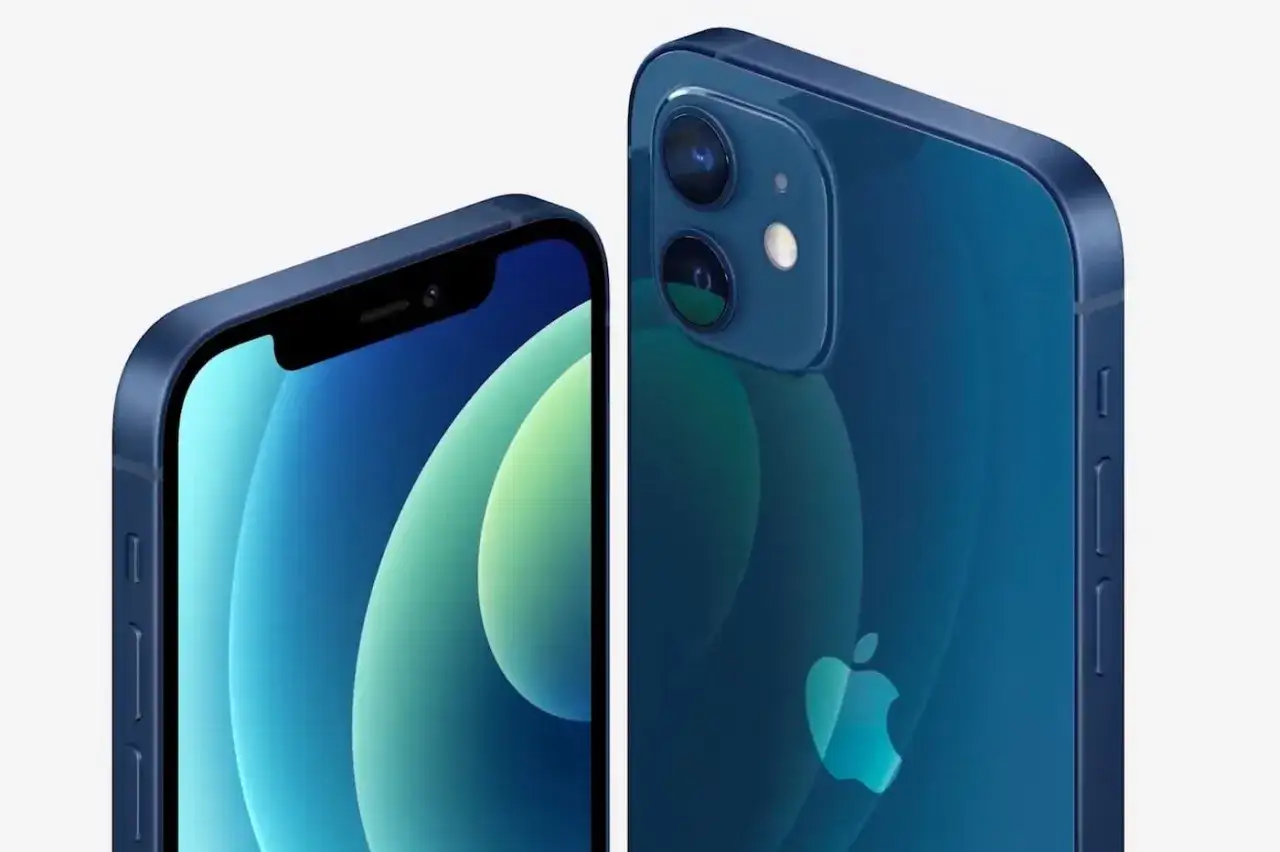 Deux iPhones 12 bleus, un de face et un de dos, montrant la couleur iPhone 12.