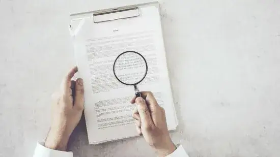 Co oznacza zatrudnienie nauczyciela przez mianowanie i jego korzyści?