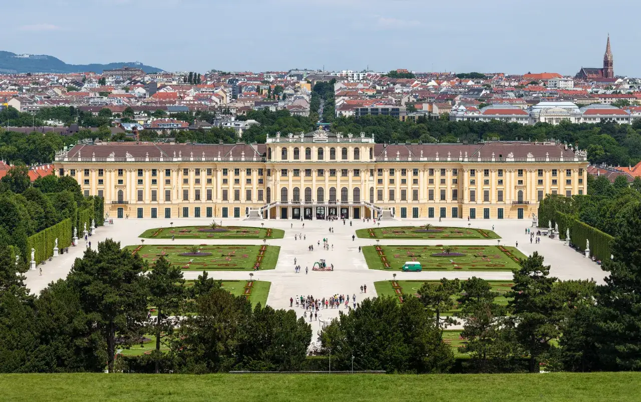 Pałac Schönbrunn w Wiedniu: najsłynniejsza rezydencja Habsburgów w Austrii