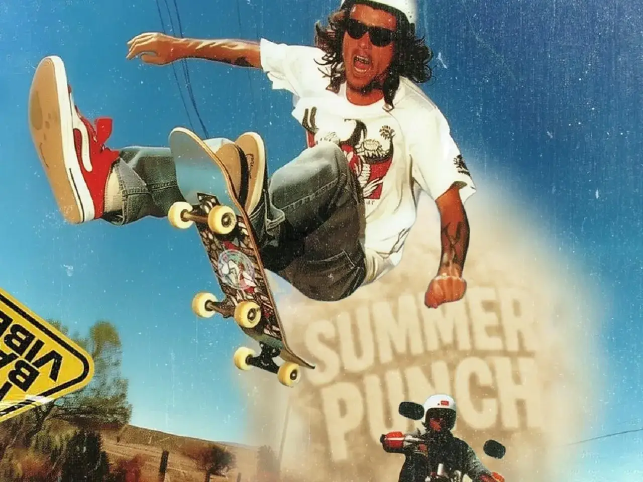 Skater w powietrzu, z napisem "SUMMER PUNCH" w tle. Poczuj energię letniego festiwalu!