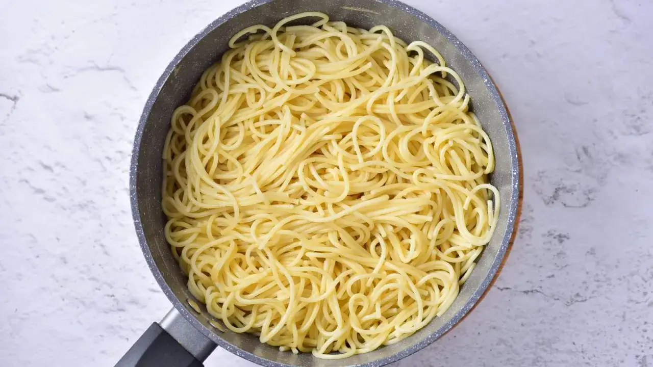 Wege spaghetti bolognese: Sekrety smaku umami i przepis krok po kroku