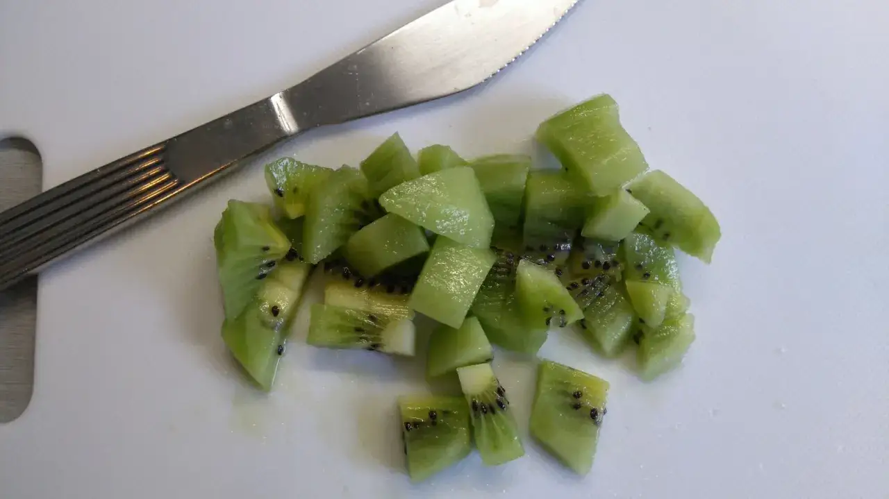 Dlaczego galaretka nie tężeje z kiwi? Oto zaskakujące przyczyny