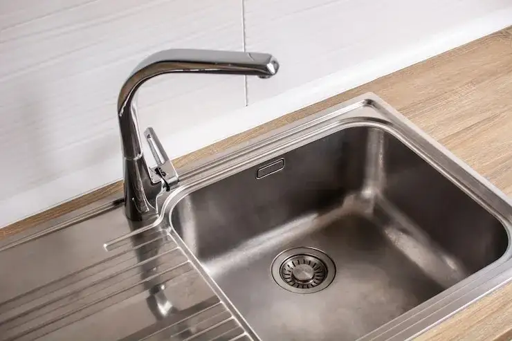Montaż zlewu do blatu: Łatwy przewodnik DIY. Uniknij błędów!