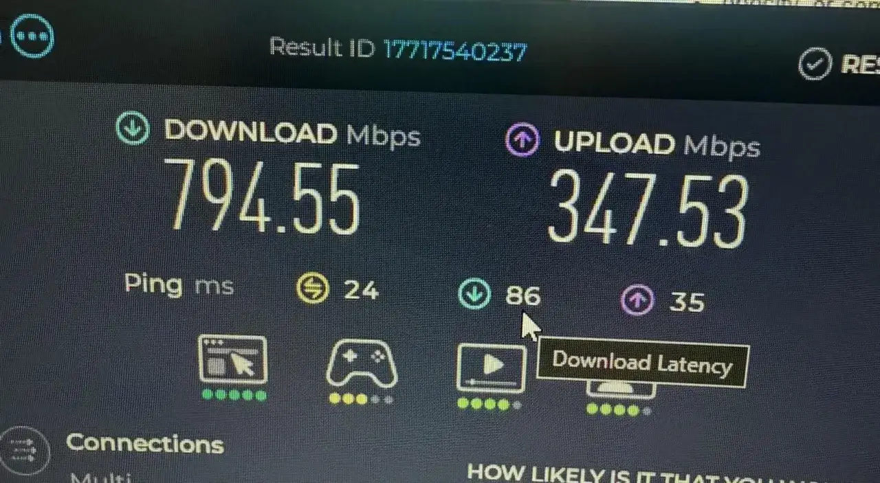Test de débit internet : 794.55 Mbps en téléchargement, 347.53 Mbps en envoi. Le ping est de 86 ms, ce qui indique la latence.