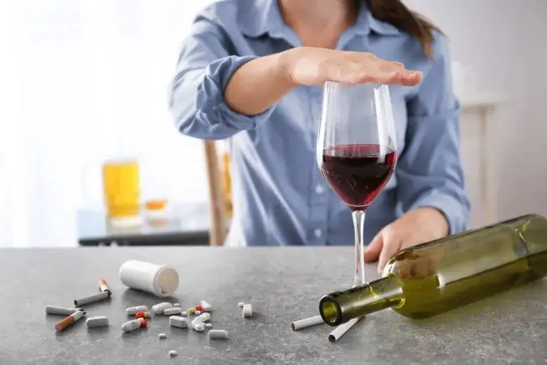 Czy można pić alkohol przy antydepresantach? Ryzyko i skutki uboczne
