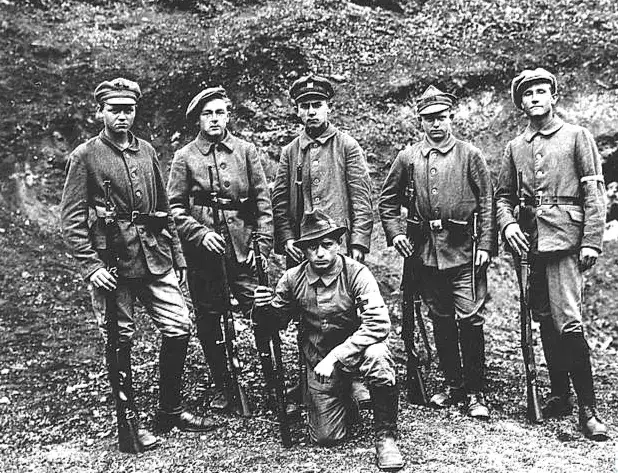 "Jak to na wojence ładnie": Nuty, chwyty, historia i wskazówki