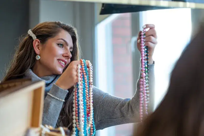 Jak sprzedać biżuterię handmade? Przewodnik po platformach i formalnościach