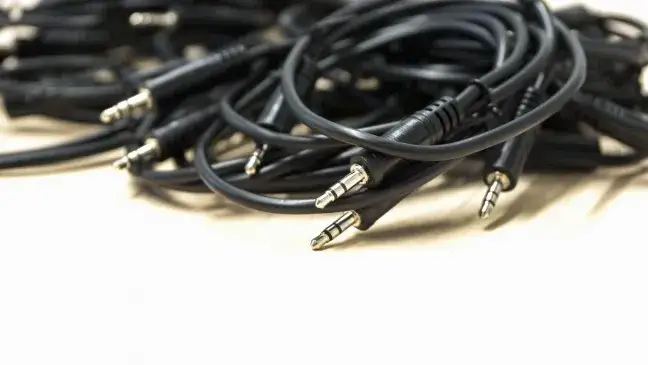 Jaki kabel do gitary elektrycznej wybrać, aby uniknąć zakłóceń?