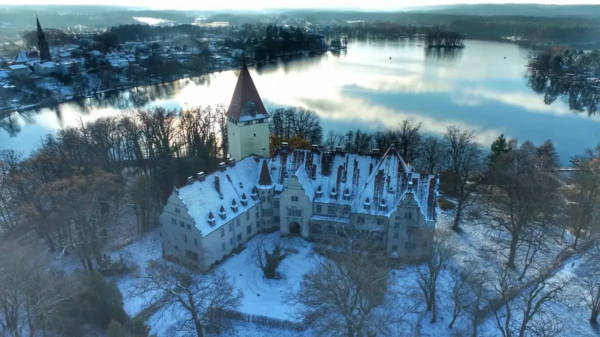 Pałac w Gliśnie: Historia, architektura i tajemnice tego miejsca