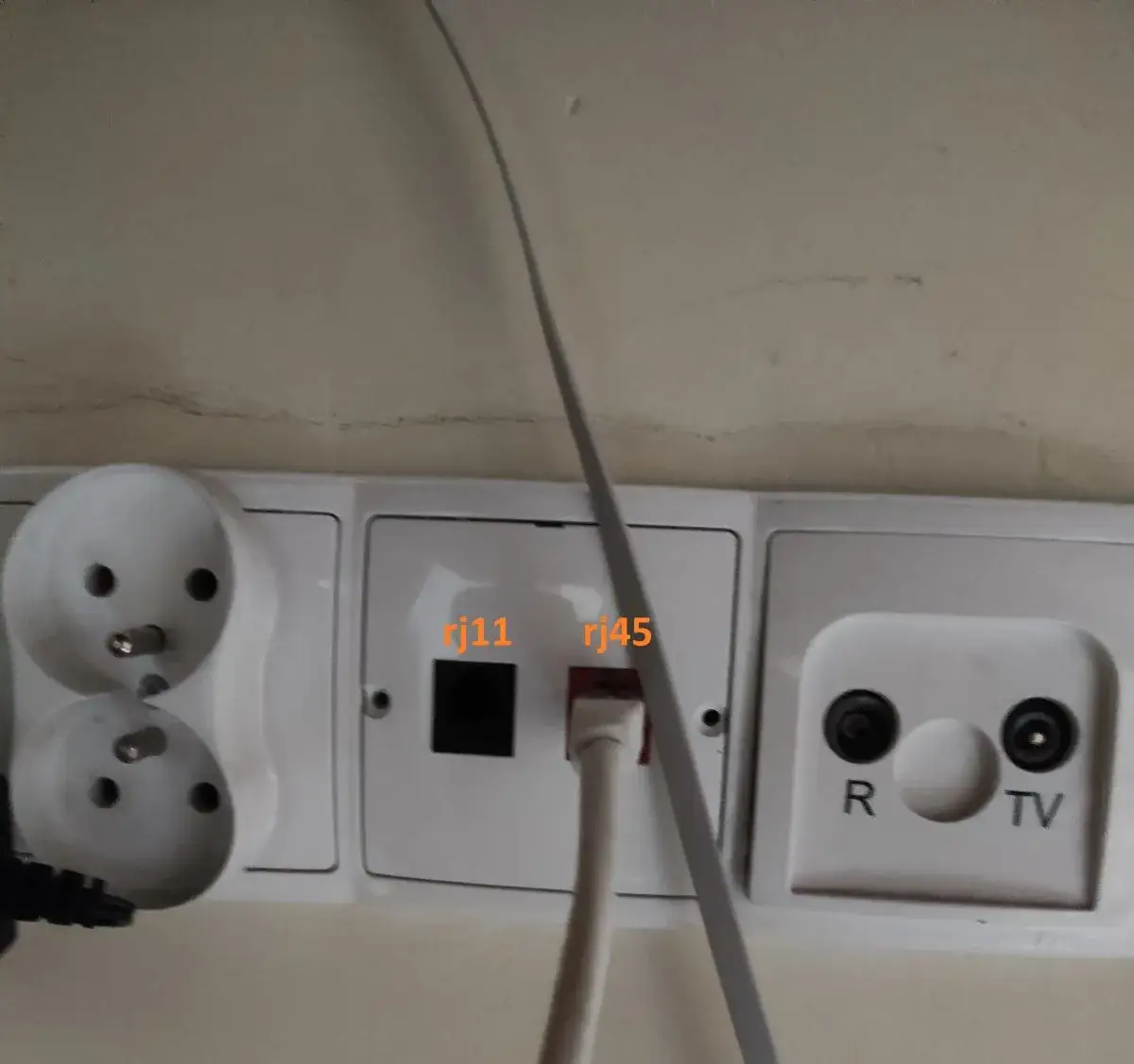 Jak podłączyć internet przez kabel do laptopa - proste kroki i porady