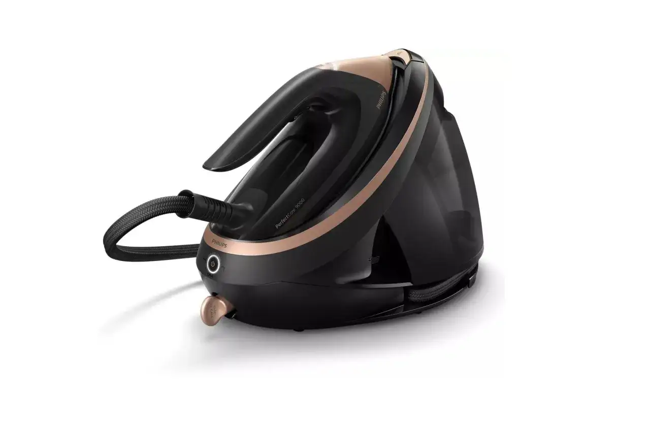 Elegancka stacja parowa Philips PerfectCare 9000, lider rankingu stacji parowych, w kolorze czarnym ze złotymi detalami.