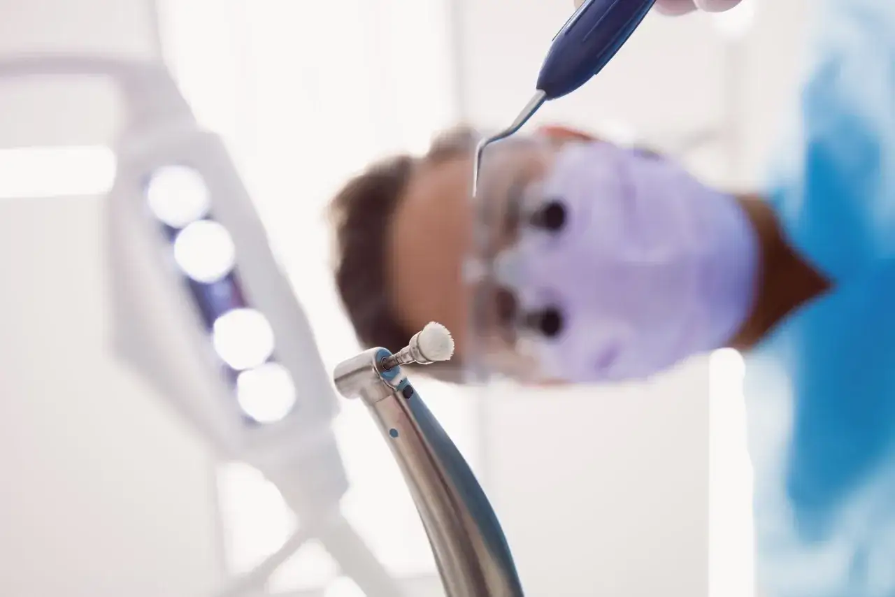 Przygotowanie do dentysty: Co zabrać i jak zwalczyć stres?