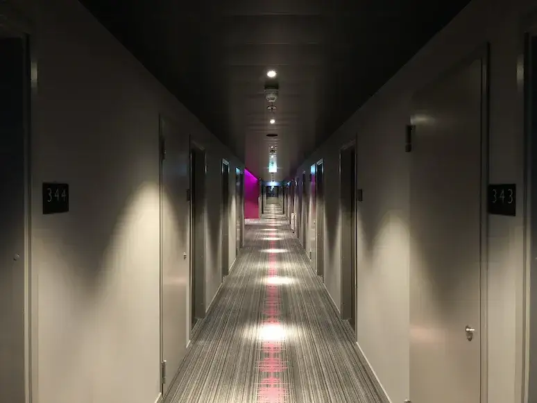 Czy osoba niepełnoletnia może wynająć pokój w hotelu? Oto co musisz wiedzieć