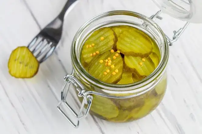 Jak zrobić ogórki w curry – prosty przepis na pyszne pikle