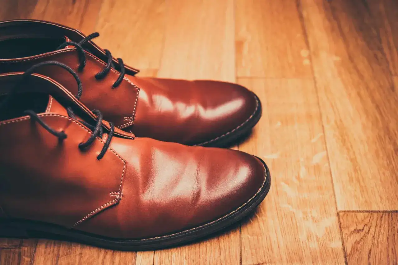 Czy pastować nowe buty? Odkryj korzyści i najlepsze praktyki pielęgnacji