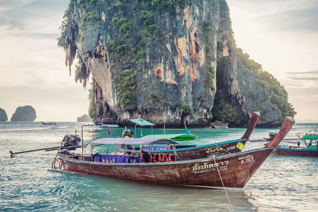 Phuket - idealna pora roku. Unikaj turystycznych wpadek i złej pogody