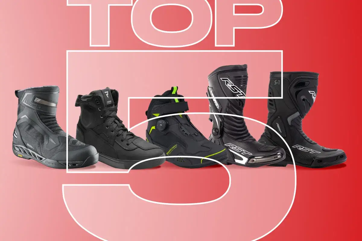 Pięć par czarnych butów motocyklowych różnych typów na czerwonym tle z napisem "TOP 5".