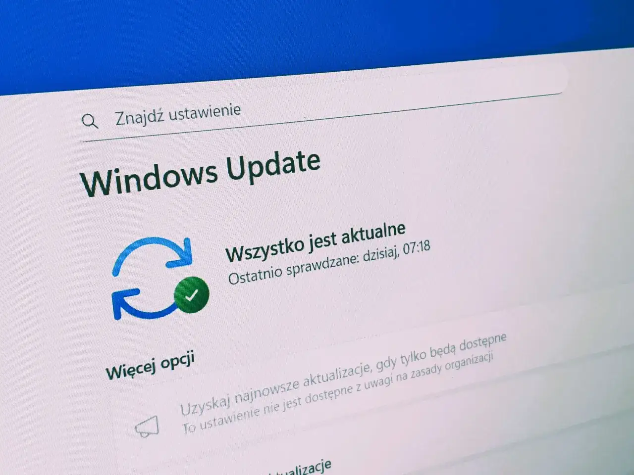Ekran Windows Update z komunikatem "Wszystko jest aktualne", sugerujący, że system Windows 11 25H2 jest gotowy do pracy.