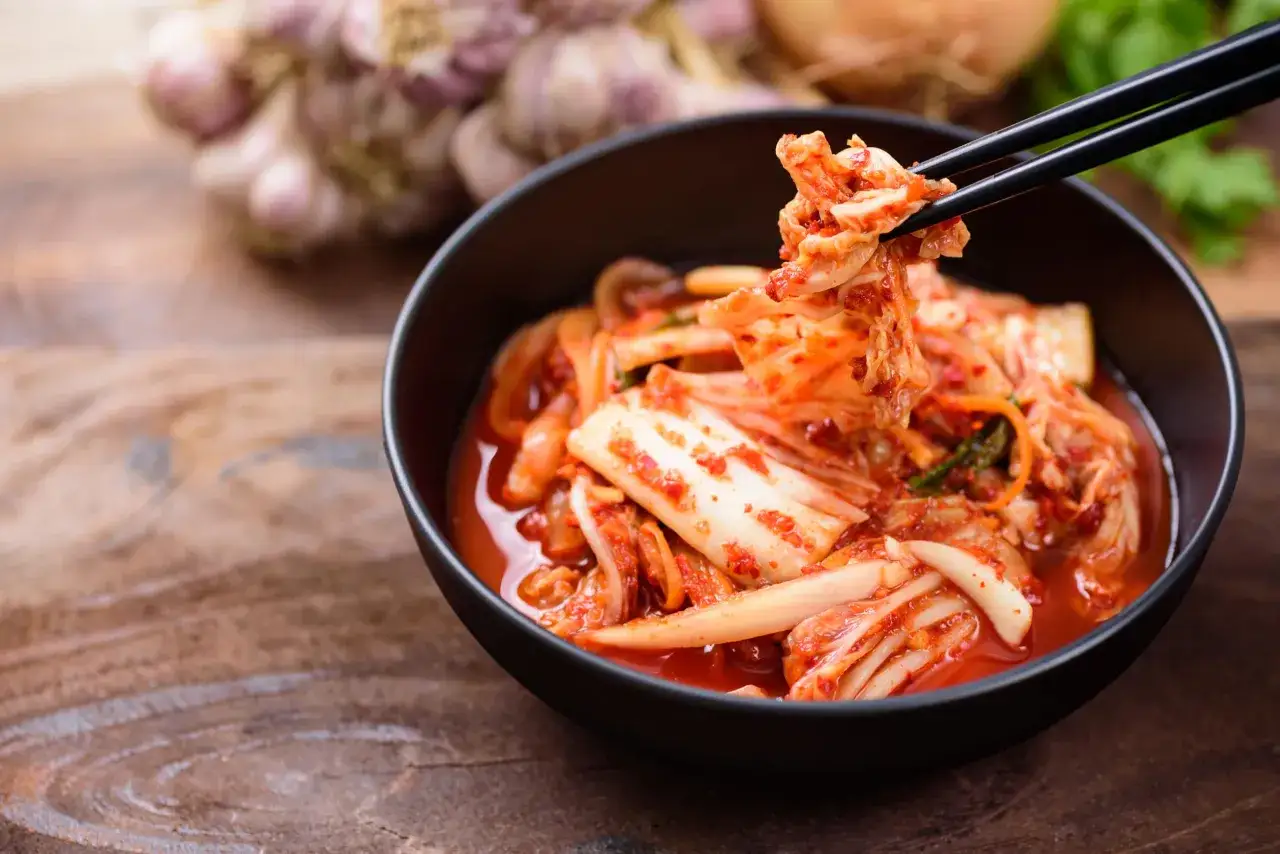 Kimchi: Jak przechowywać, by było świeże i smaczne miesiącami?