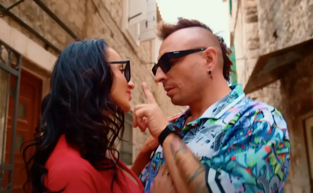 Ruda tańczy jak szalona: Tekst, kulisy i dlaczego to hit?