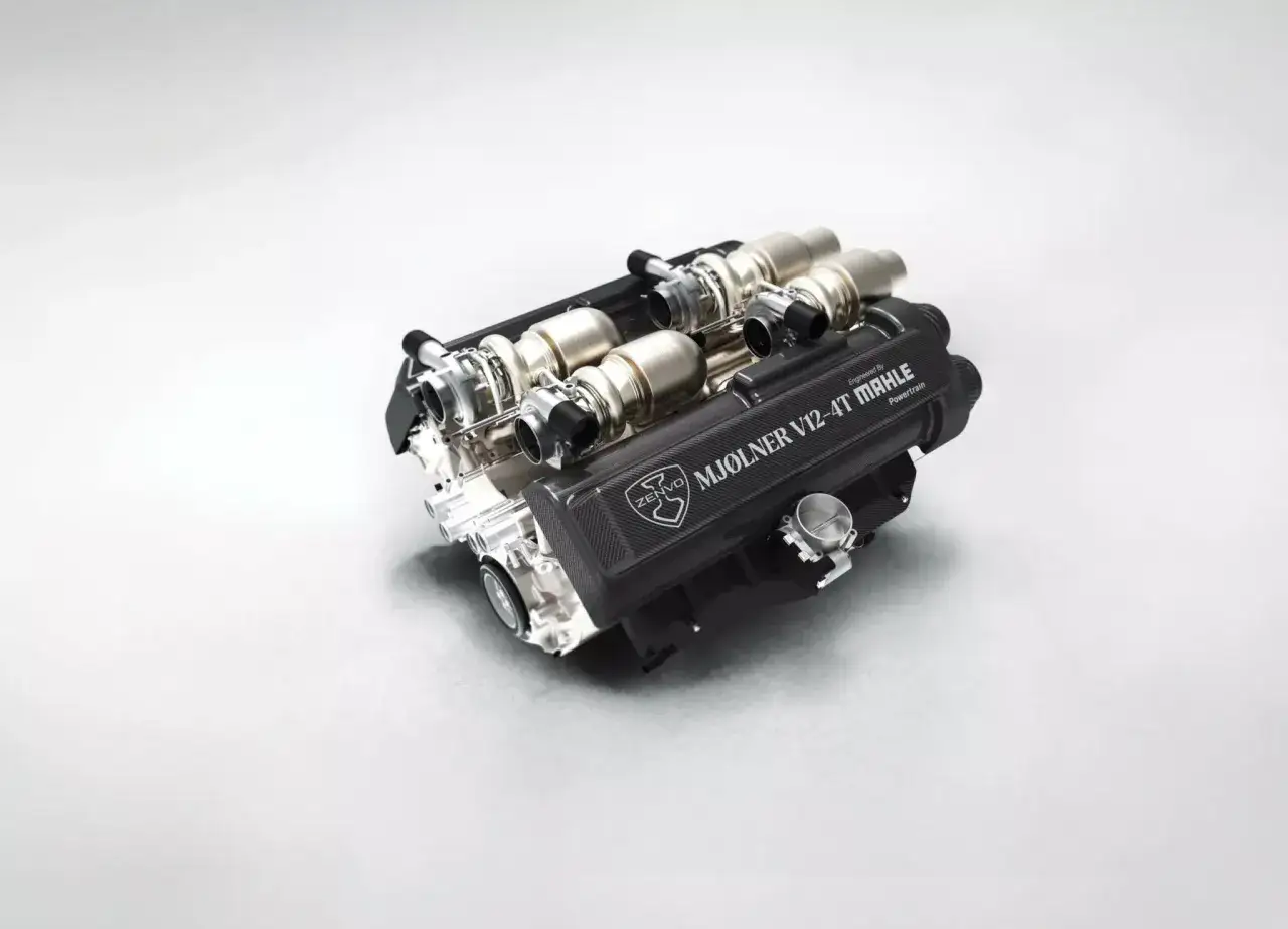 Potężny silnik V12-4T Mahle z turbosprężarkami, serce supersamochodu.