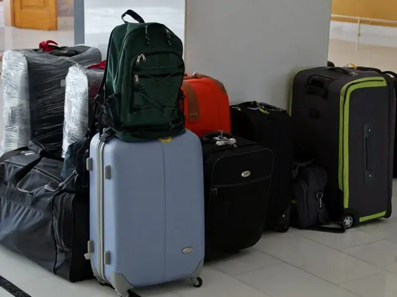 Jak zważyć walizkę bez wagi? Sprawdzone metody na podróżników