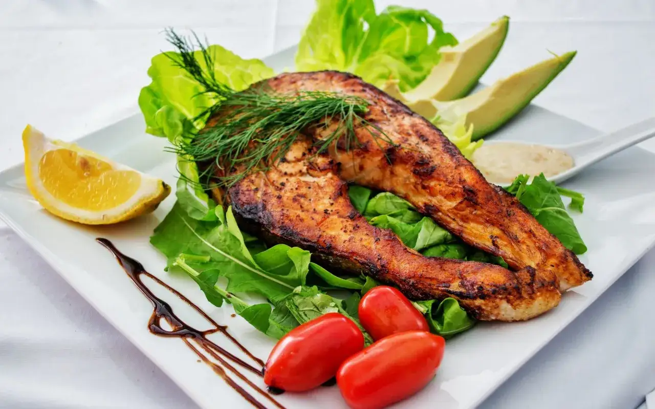 Gdzie zjeść w Stawach Milickich? Najlepsze restauracje z rybami