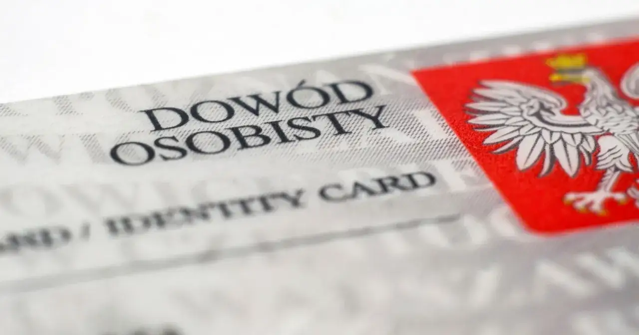 Fragment nowego dowodu osobistego z godłem Polski.