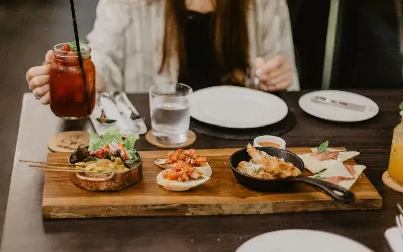 Gdzie zjeść w Kościerzynie? Odkryj najlepsze miejsca na posiłek