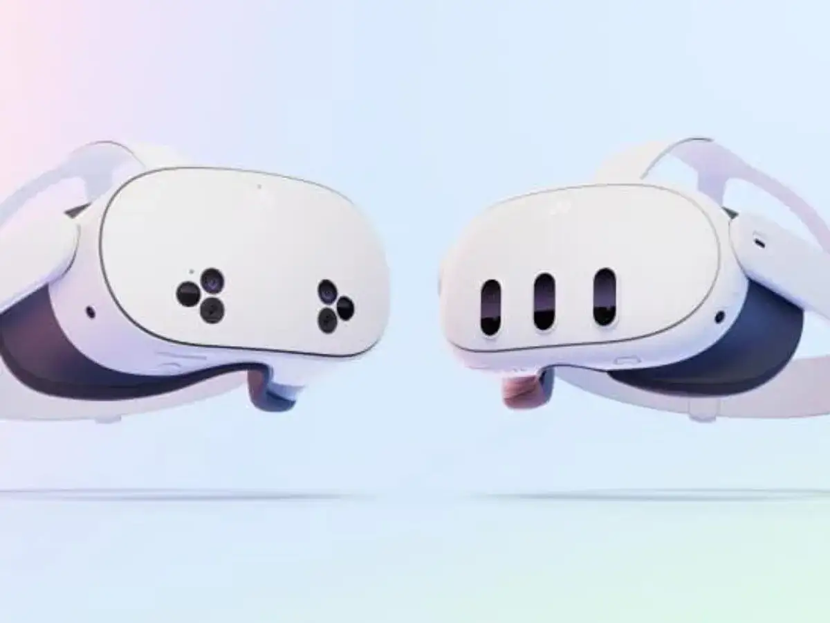 Dwa gogle VR Meta Quest 3s, białe, z czarnymi detalami, prezentują przyszłość immersyjnych doświadczeń.
