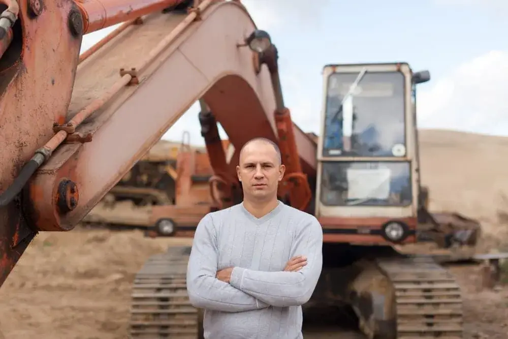 Jak sprawdzić uprawnienia operatora koparki? Bezpieczeństwo i prawo.