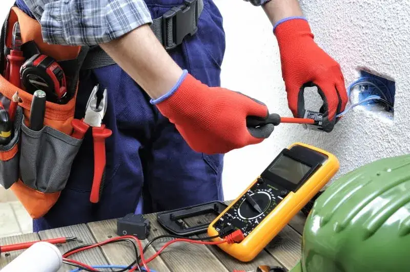 Kontrola instalacji elektrycznej w bloku - co musisz wiedzieć, aby uniknąć zagrożeń?