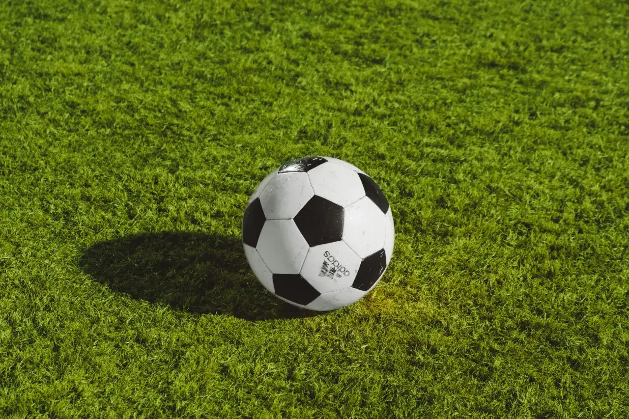 Futbol – uniwersalny język emocji i strategii