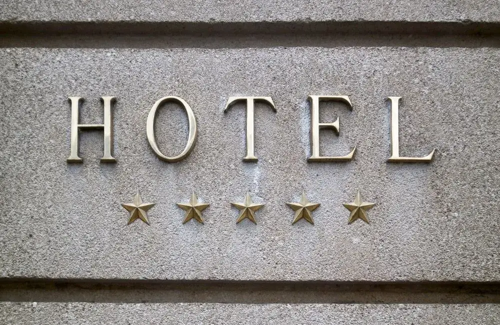 Co oznaczają gwiazdki w hotelu? Zrozumienie standardów i komfortu